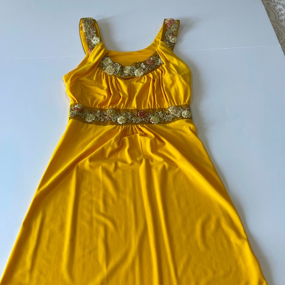 Summer dress size S moisture wicking material very comfortable for travel